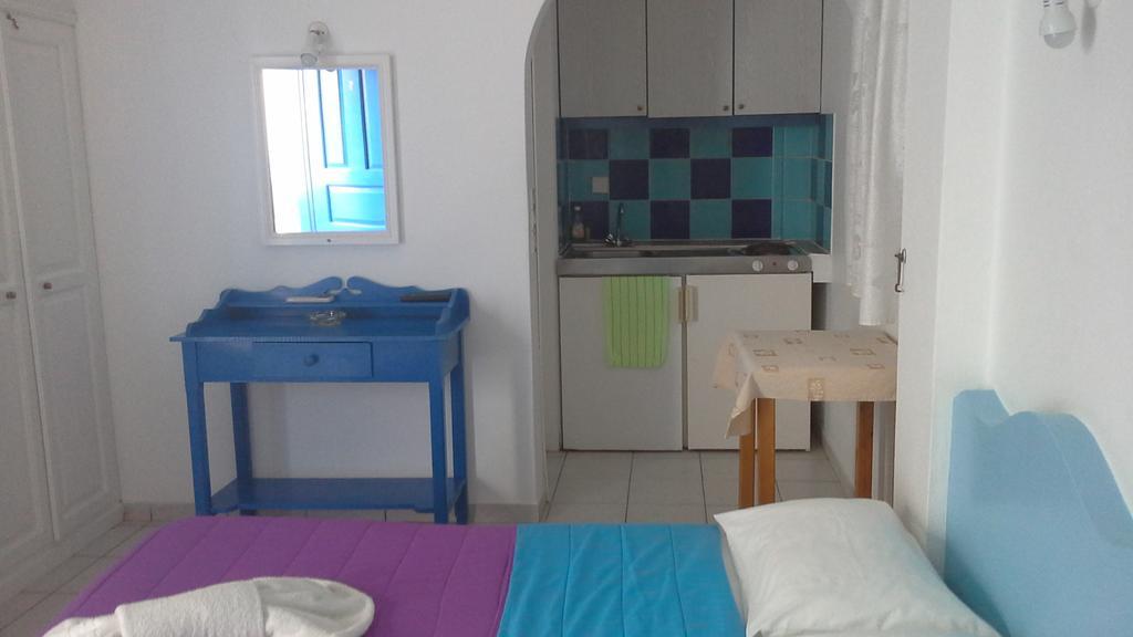 Studios Apartments Perivolos Eksteriør billede